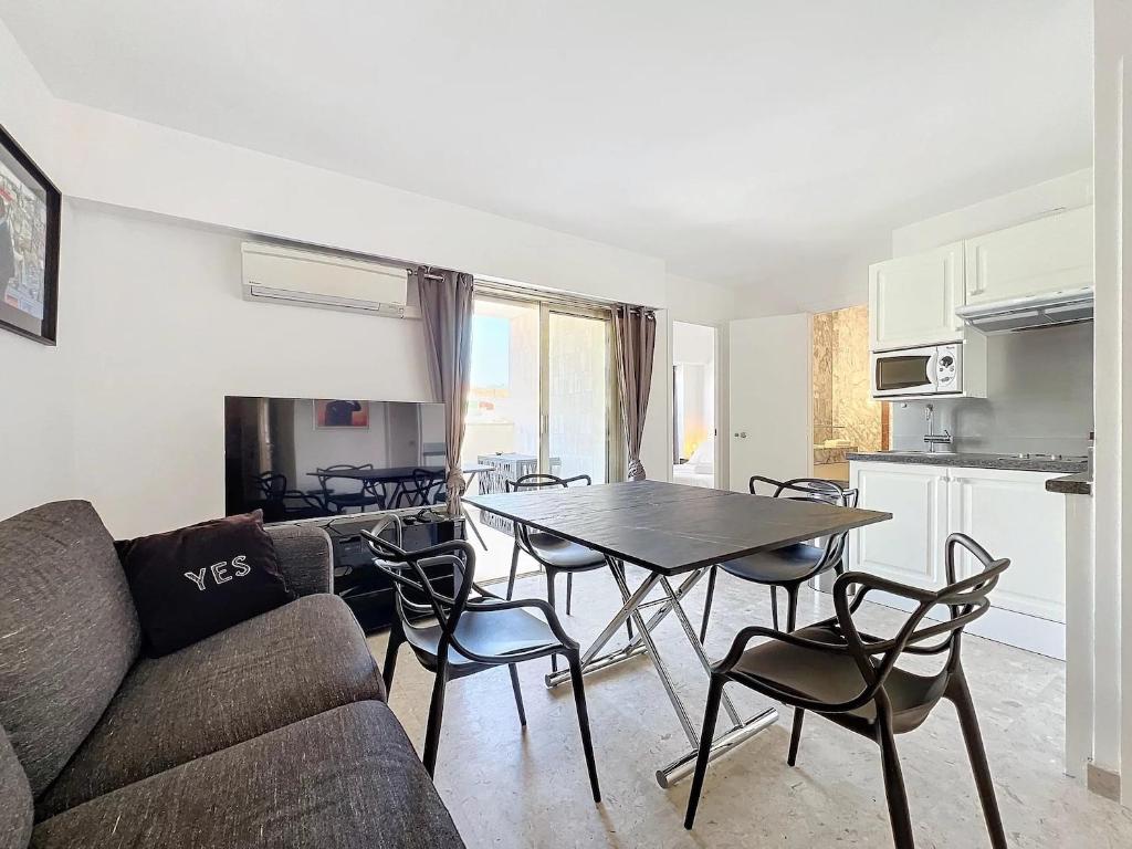2P Between Croisette Beaches and Antibes Street - 4