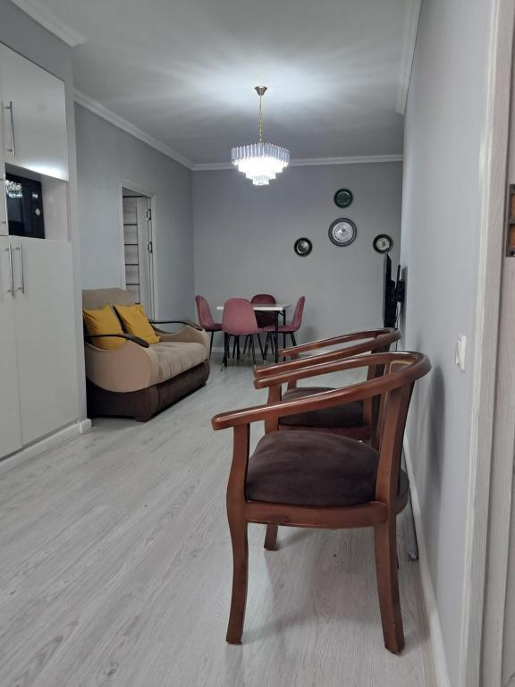 Newly Renovated Modern 2 Bed Apt Near Gur-e-Amir -Brown Door, Samarkanda