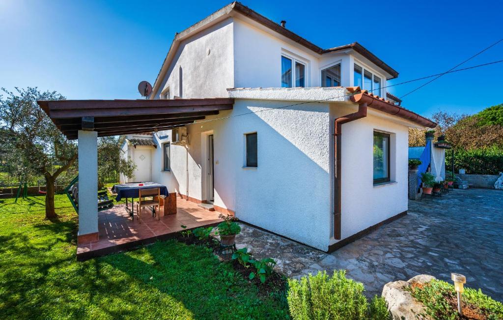 Stunning Apartment In Liznjan With Wifi, Ližnjan