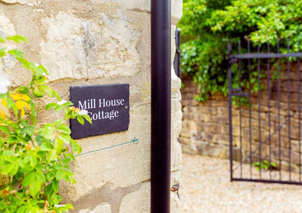 Mill House Cottage - Star Stay on The Cotswold Way, Harescombe