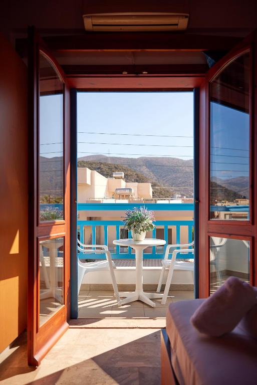 Vlachakis Hotel — Hotel rooms in Stalida