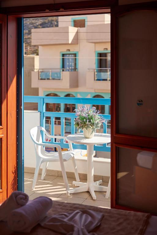 Vlachakis Hotel — Hotel building in Stalida