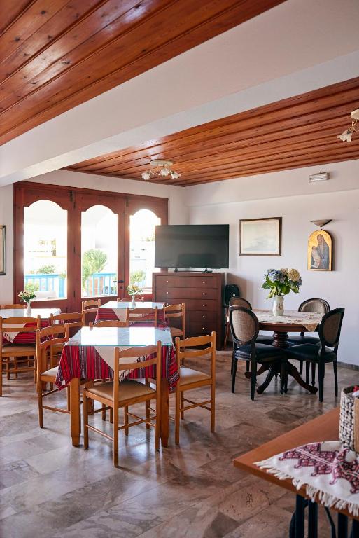 Vlachakis Hotel — Restaurant & bars in Stalida
