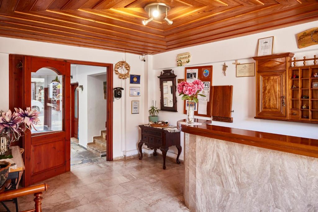 Vlachakis Hotel — Hotel building in Stalida