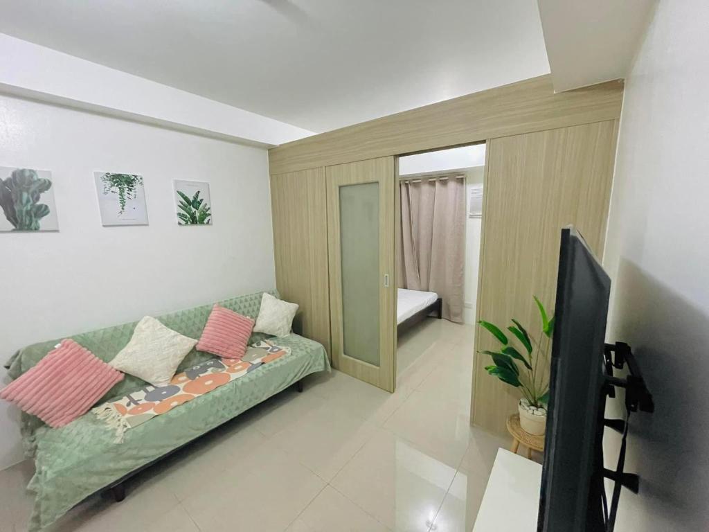 Condo at Shore 1 with Netflix, Manila