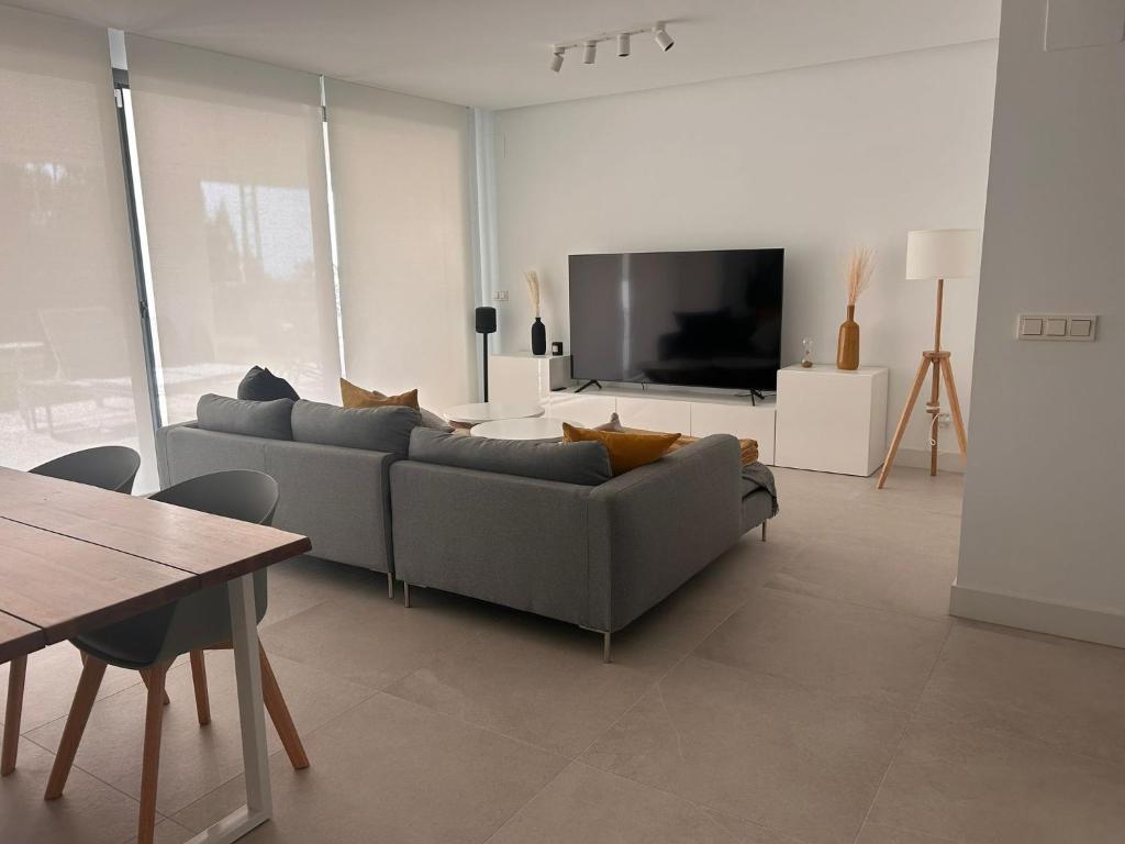 Modern garden apartment by Cabopino golf - 4