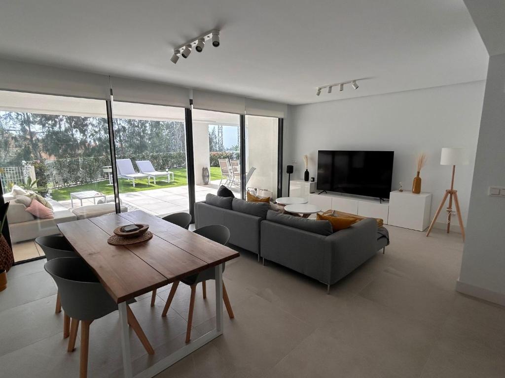 Modern garden apartment by Cabopino golf - 3