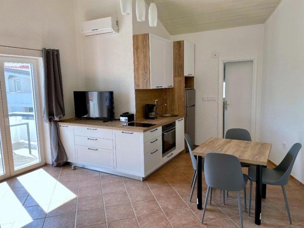 Apartment Josip, Vir