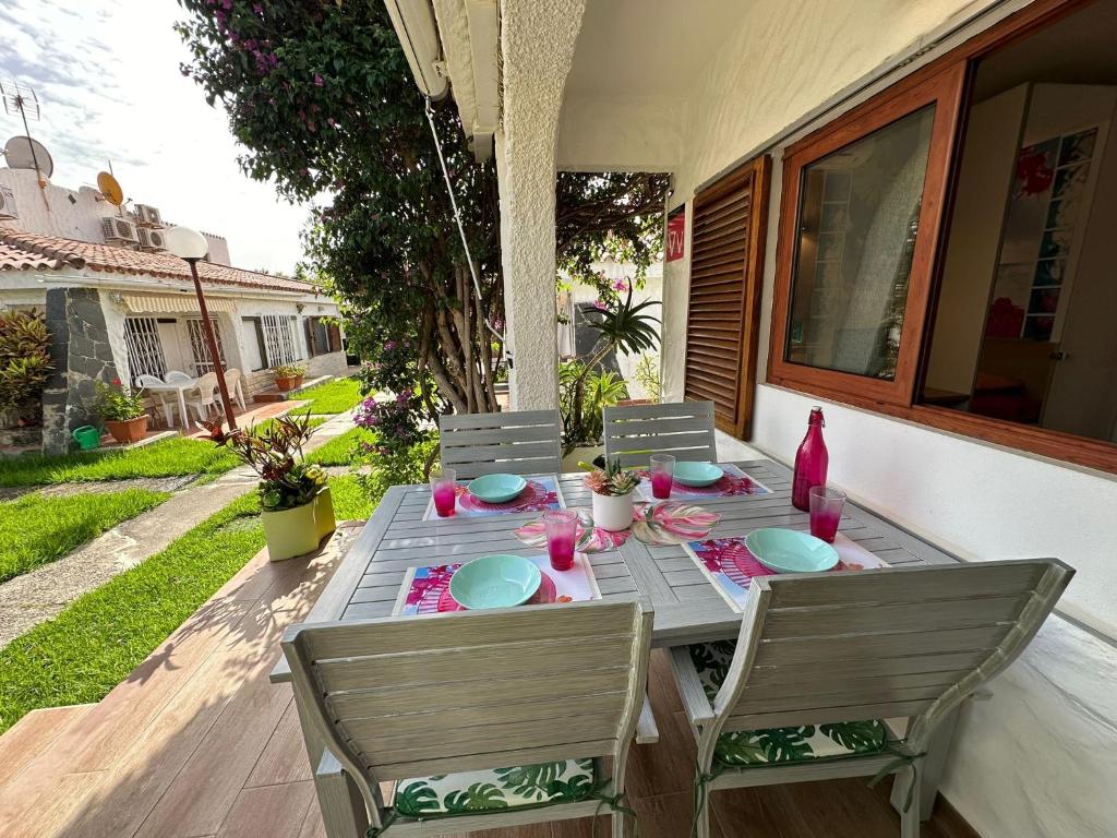 Parrot Cage - the Gay Villa - 2