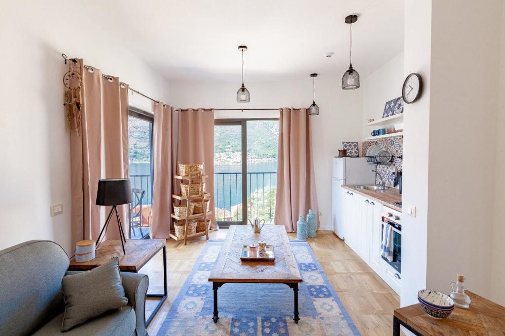 CICADA SEA VIEW, 2-BD APARTMENT, Dobrota - 1