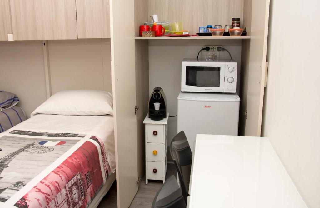 camere con bagno , vicino H Papa Giovanni - 4