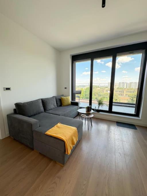 West 65 airport city apartment - 4