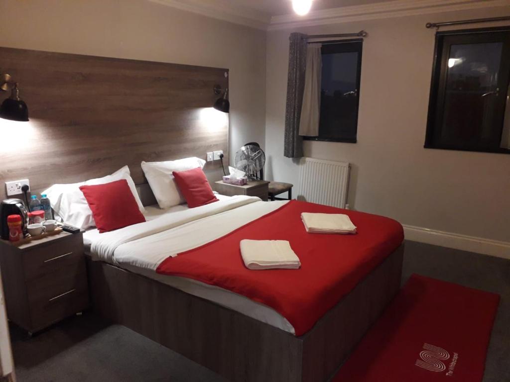 371 Cranbrook Rd IG2, Ilford