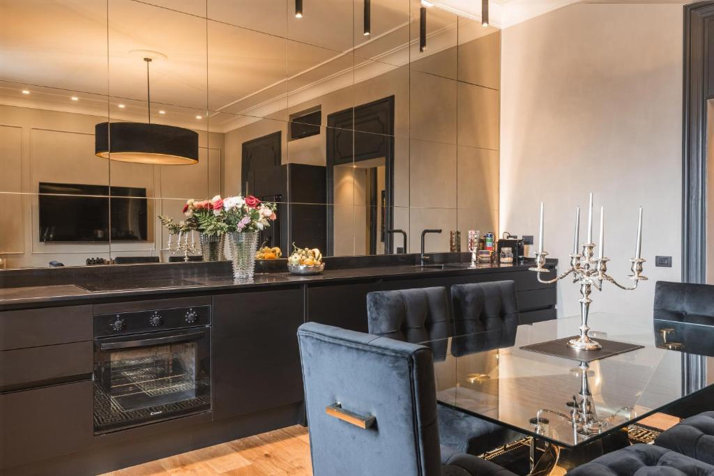 Mega Royal Suite - 4