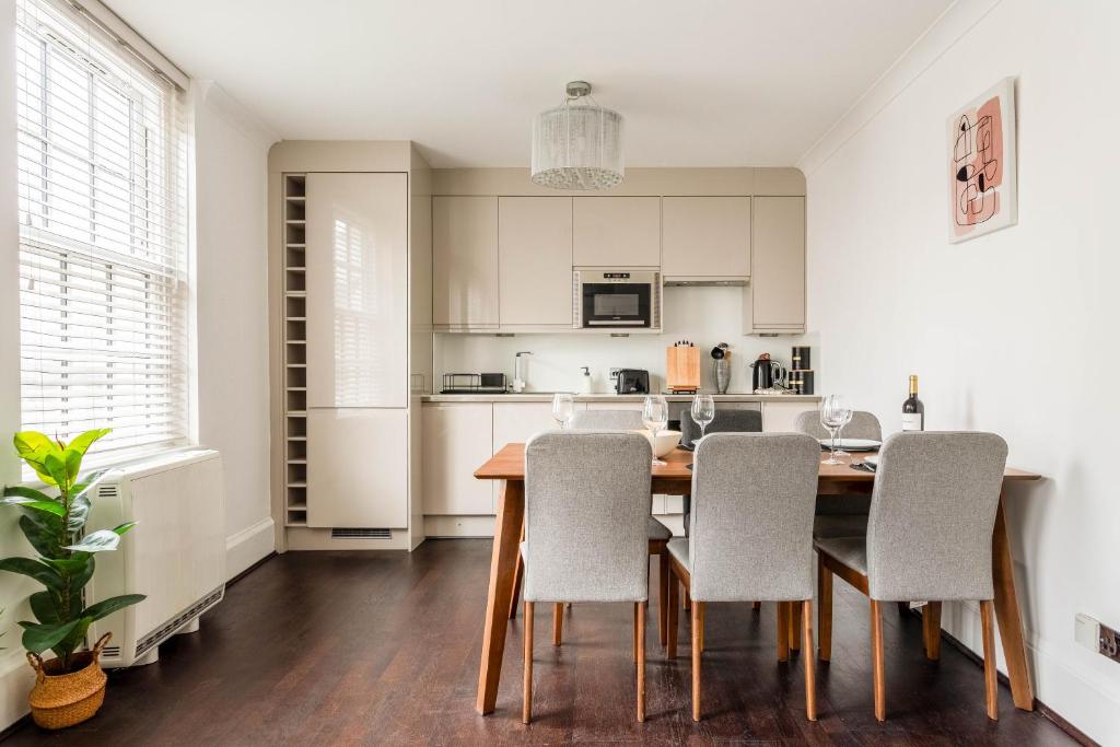 Free Parking - 3 large bedrooms - Hosted by StaySejour, Brighton and Hove