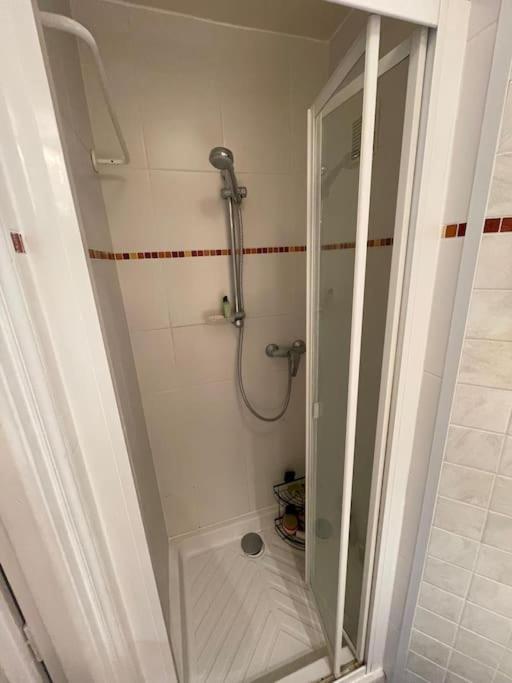 Charming and bright flat in a very convenient area - 2