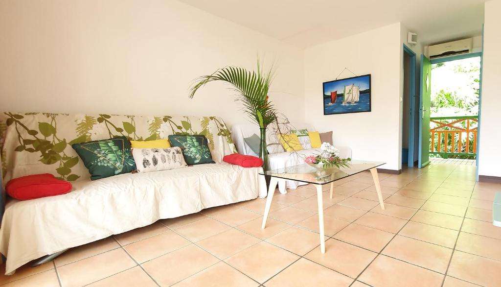 Appartement T2 lumineux, confortable et spacieux à Saint-Anne proche piscine et plage de l'Anse Caritan, Sainte-Anne