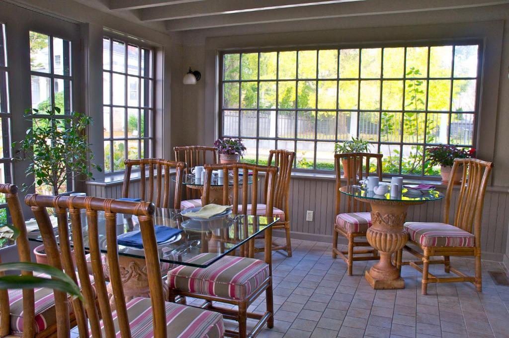 Hilltop Inn photo