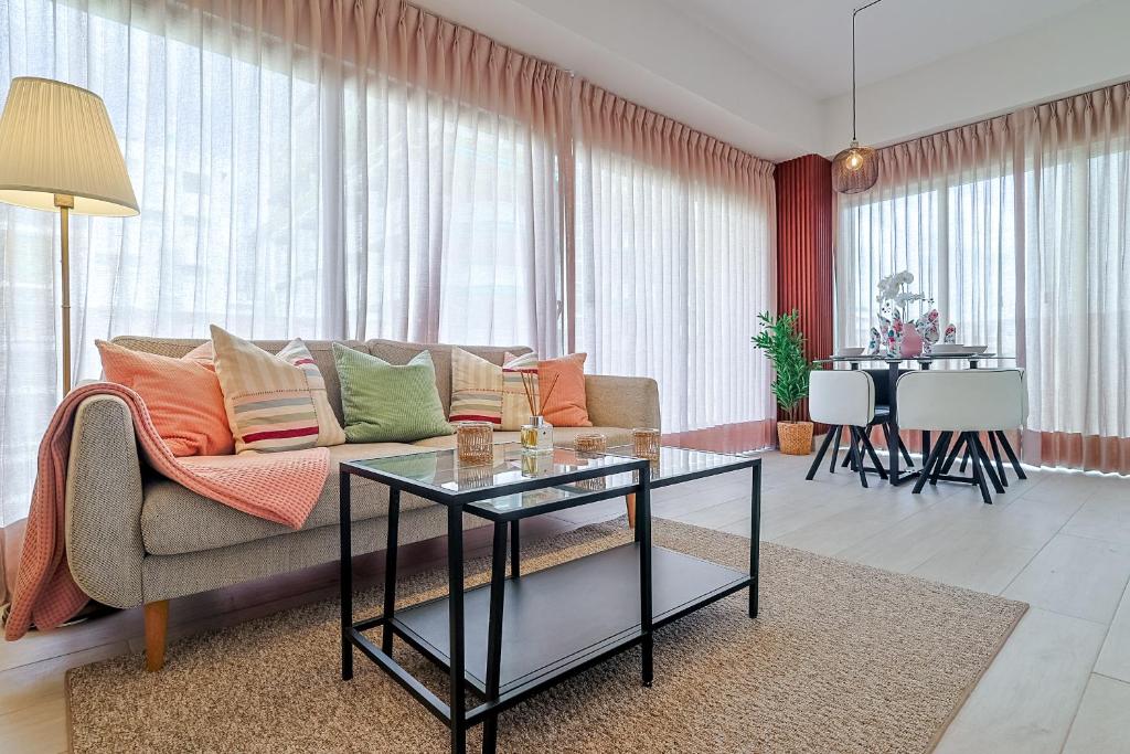 Chic Centric 1BR Apt, King Bed, Los Prados