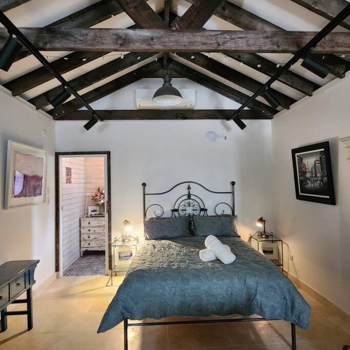 Stylish Gallery Sleep 4 , Near Parramatta CBD, Sydney