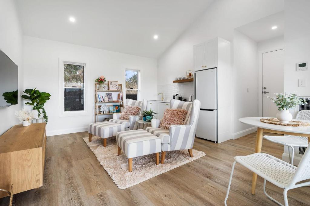 Peaceful & Cosy Studio - Immaculate Presentation, Orange