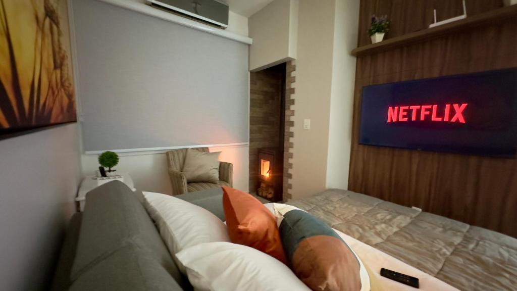 Apartamento à 10 min Centro para 06 Pessoas com Lareira, Ar condicionado e Wi-Fi Veloz, Gramado