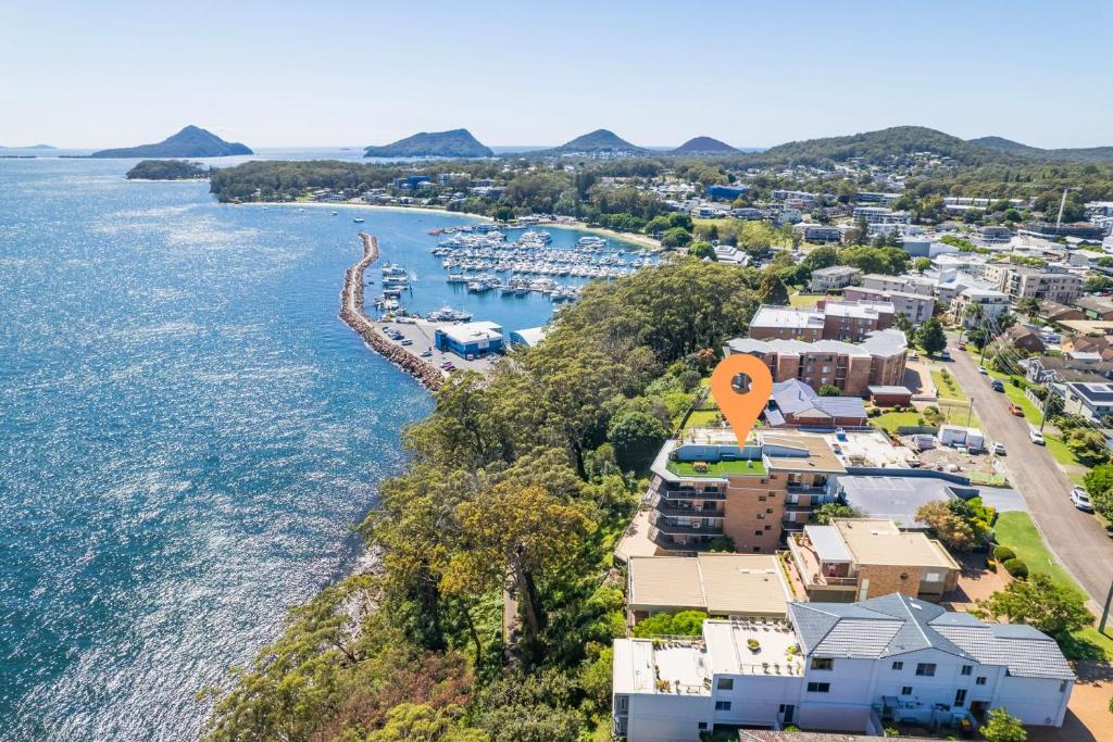 Skyline, 4,12 Thurlow Avenue - Unit with stunning views, air conditioning and Wi-Fi, Nelson Bay