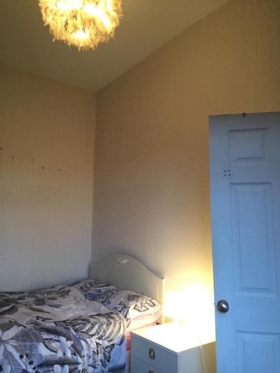 Private double rooms close to City centre, Coventry, with free WiFi and Car Parking, Coventry