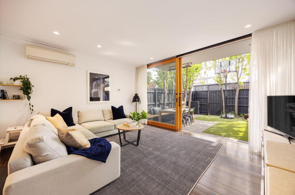 Courtside in Cremorne, Melbourne