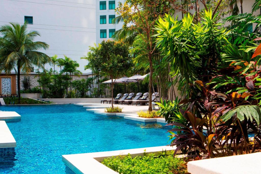 Swimming pool, The Ritz-Carlton, Kuala Lumpur in Kuala Lumpur