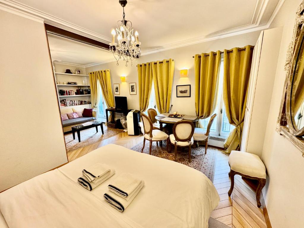 CHABLIS 27 avenue de la Bourdonnais 75007 - 5