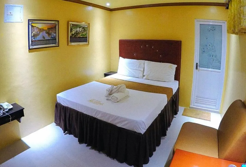 RedDoorz Plus @ Taj Hotel Tuguegarao, hotel in Tuguegarao City