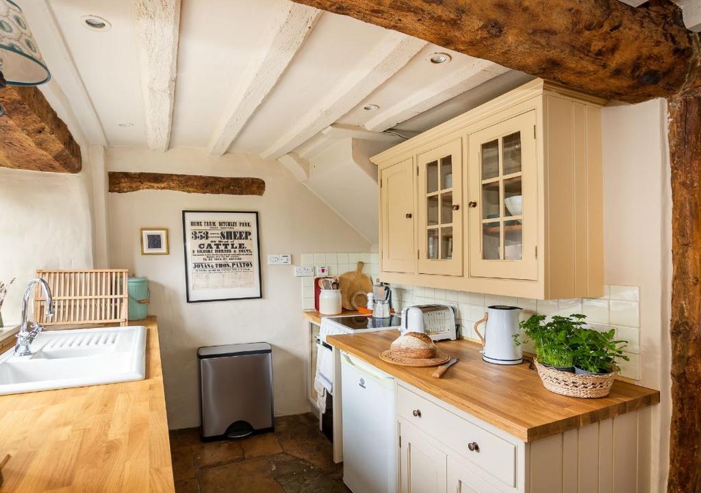 Charming 2BD Cottage in the Heart of Kingham!, Kingham
