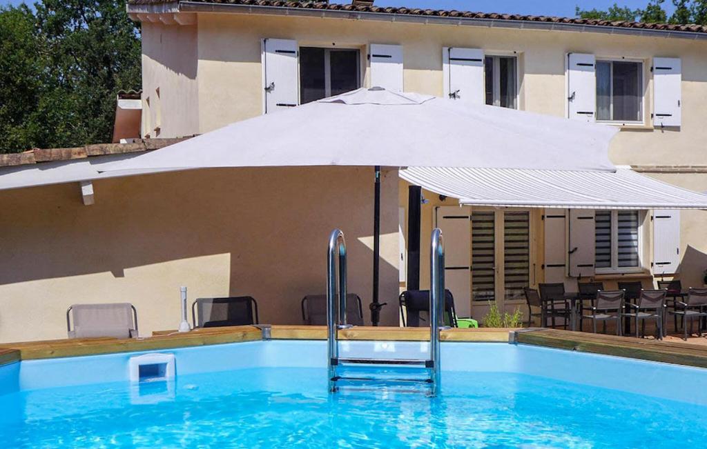 Nice Home In Monclar De Quercy, Monclar-de-Quercy