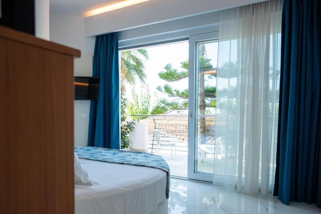 Hotel Villaggio Stromboli — Pokoje in Ricadi, Kalabria