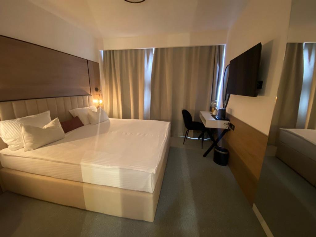 Hotel Grand - 2