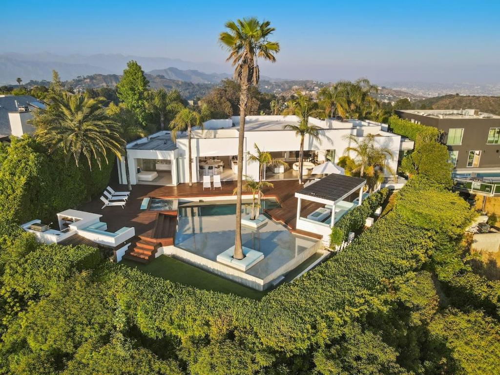 Crest Estate by Stay Awhile Villas, Los Angeles