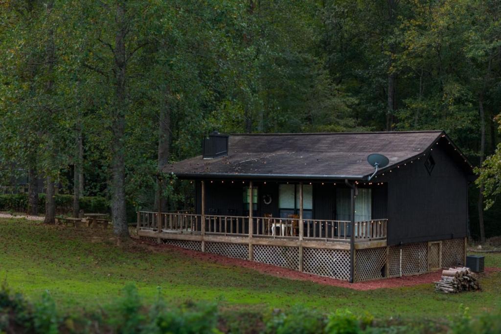 Tanager - Romantic Cabin, Porch, Mountain View, Blairsville