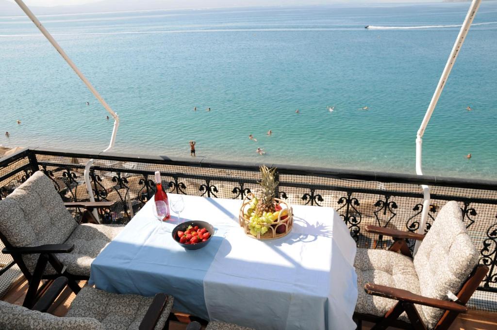 Amazing condo by the beach, Loutraki