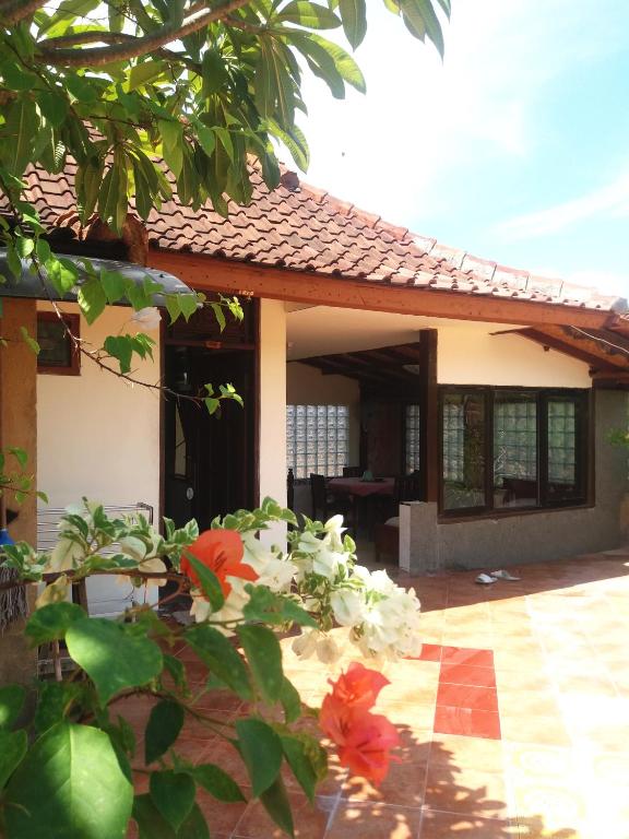 Balcony/terrace, Kembar Inn Padangbai in Bali