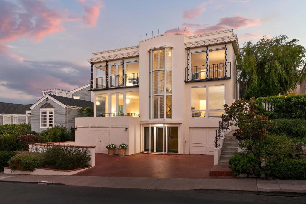 Sea Serenity Coastline Views and Pool, San Diego