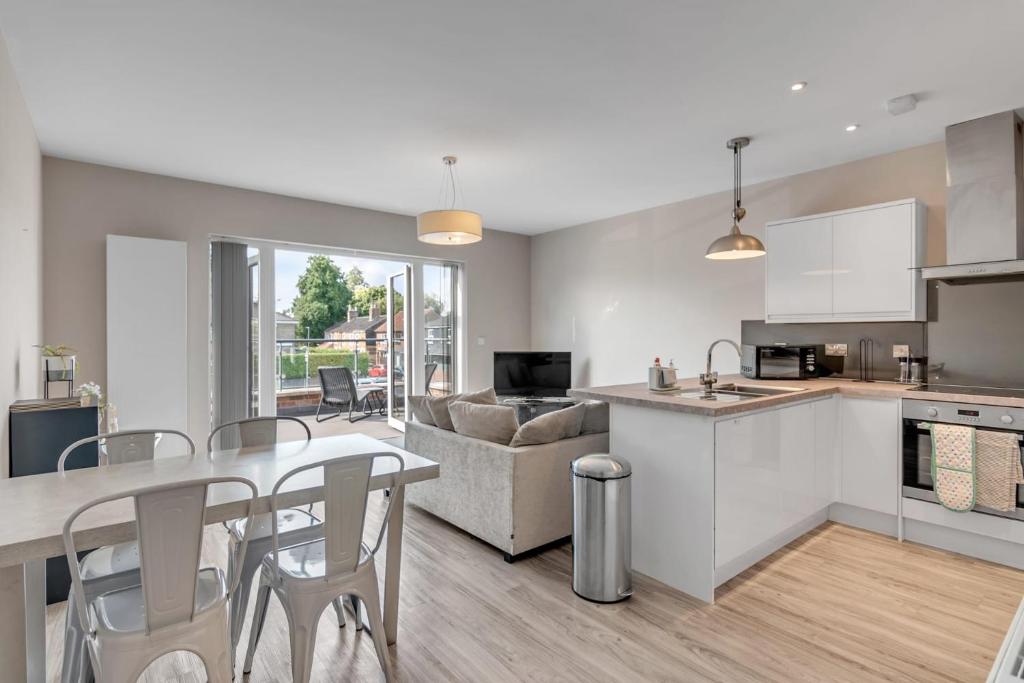 2-Bed on Dereham Road with Balcony Flat B, Norwich