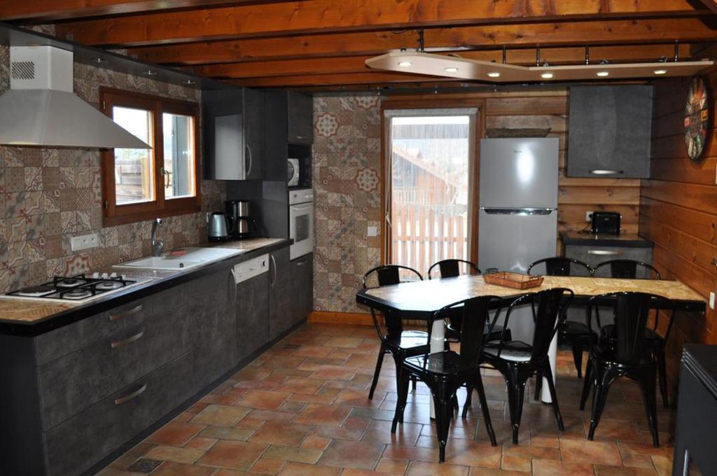 Chalet Ecrin équipé pour Personne à Mobilité Réduite, Belle vue lac, Sauna et Wifi - 2