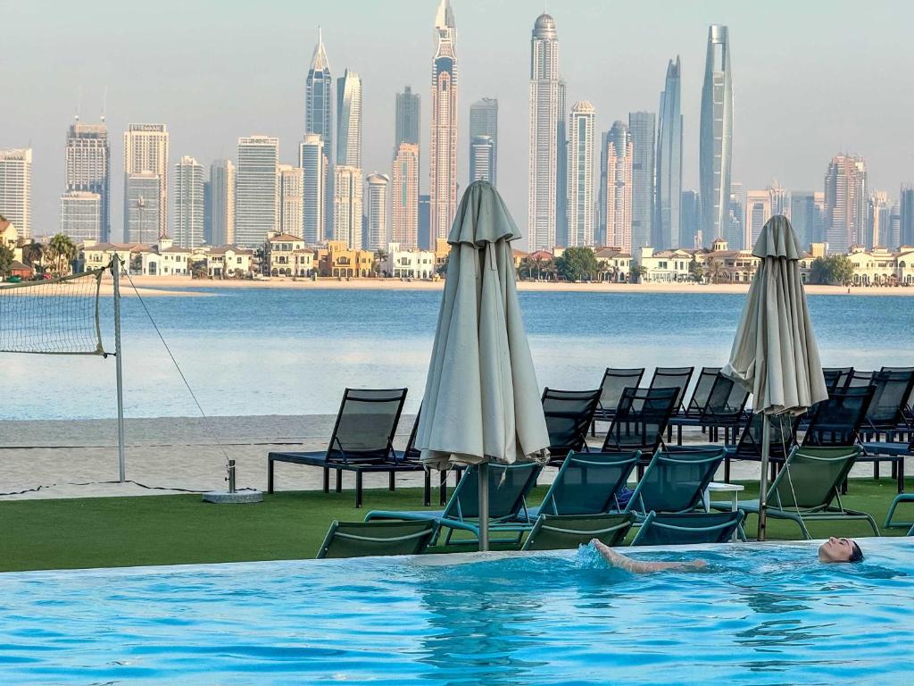 Homey Upgraded 1BDR apartment Th8 w Beach Access, Dubai