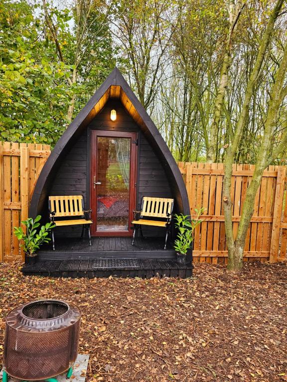 The Laurels - Wood Fired Hot Tub and Firepit, Poulton le Fylde