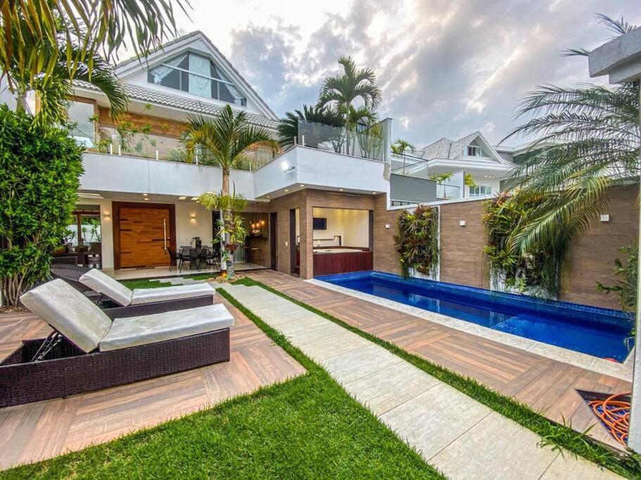 5 suítes com Jacuzzi e piscina, na reta da praia, Rio de Janeiro