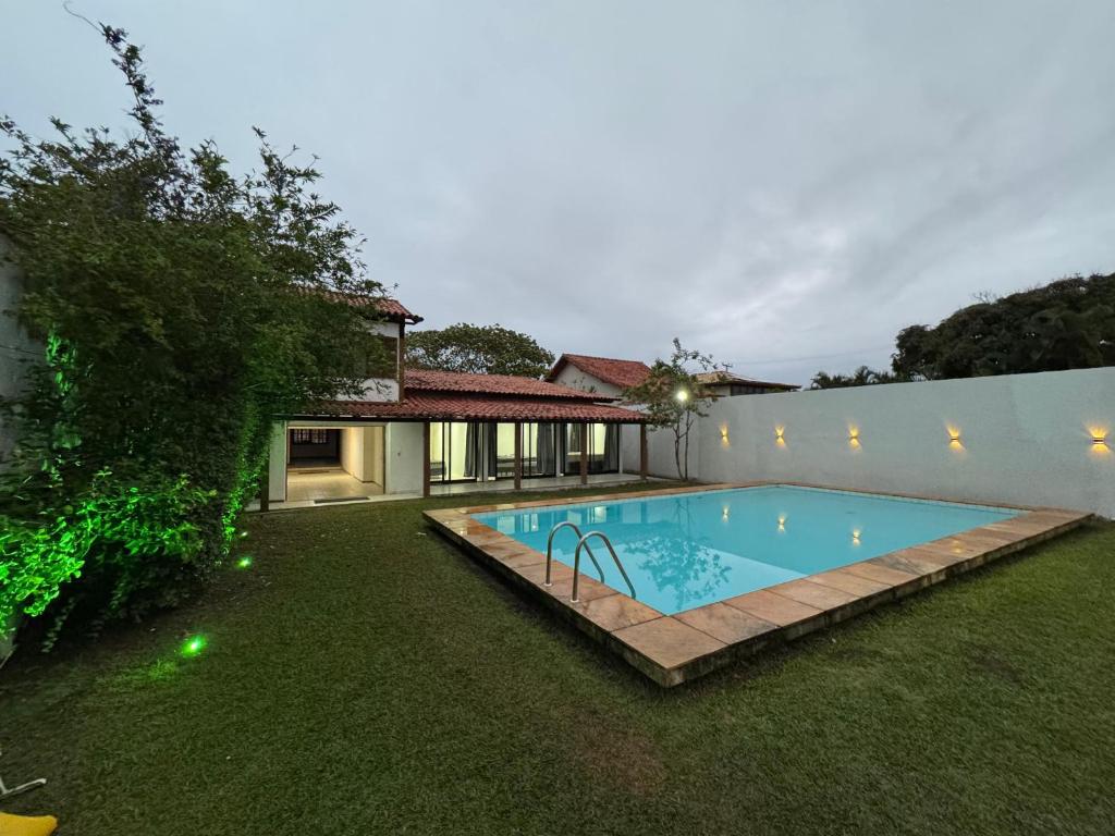 Casa com 9 quartos, Piscina 10x5m e área gourmet, Cabo Frio