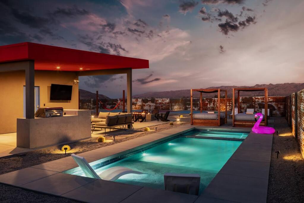 Pickleball, Heated Salt Pool, Bocce, EV, Fire pit, Joshua Tree