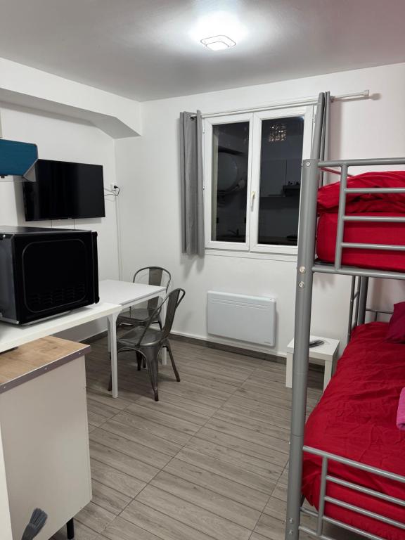 Appartement F, RESIDENCE DU RENOUVEAU, Stade de France, idéal pour 2 pers, Saint-Denis