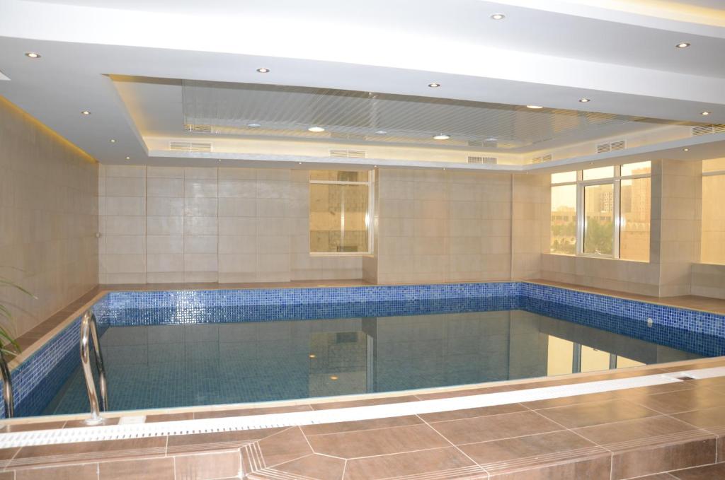 Swimming pool, Continental Inn Hotel Al Farwaniya in Kuwait